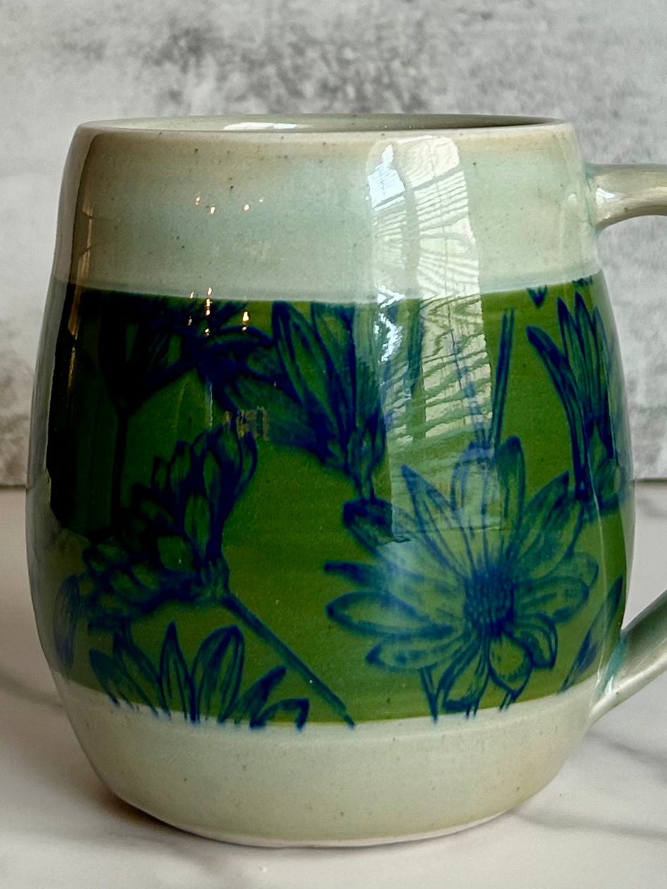 Daisy Stem Round Botanic Mug